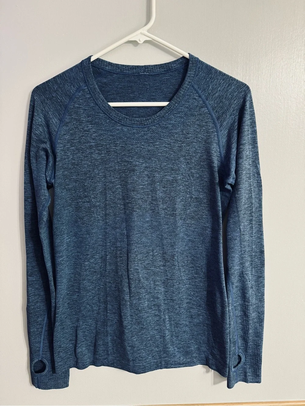 lululemon athletica Women's Heathered Blue Long-Sleeve Tee Size 8